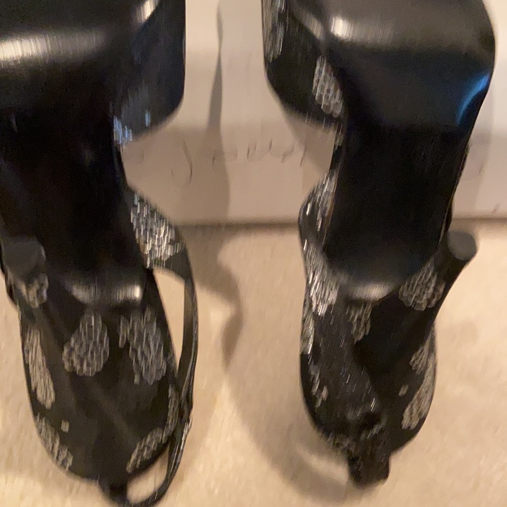 New Stuart Weitzman Pumps - Picture 10 of 13